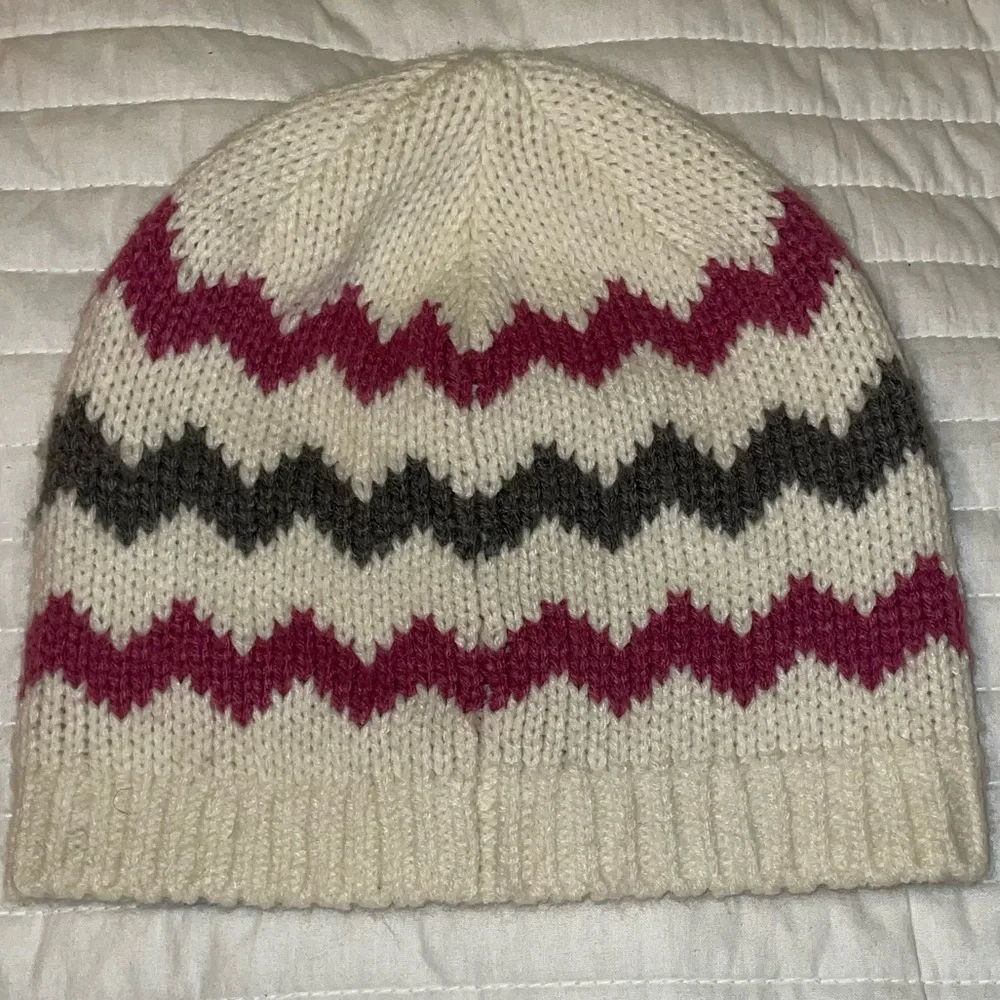 EUC Women’s Carhartt Knit Beanie - Picture 3 of 4